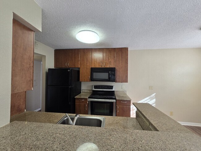 Building Photo - 1 Bed 1 Bath Third floor condo in Nice Community for Rent in Orlando $1349