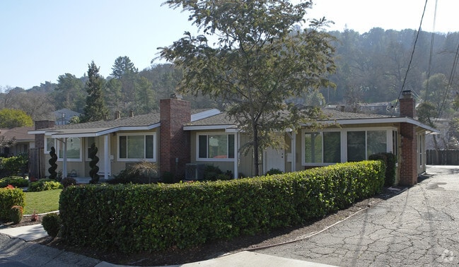 Building Photo - 3701 Mosswood Dr