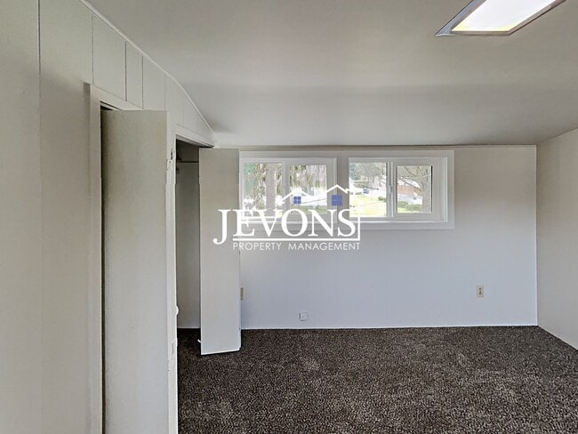 Building Photo - Jevons Property Management Presents 3 Bedrooms, 2.5 Bathrooms Two-Story Single-Family Home in New...
