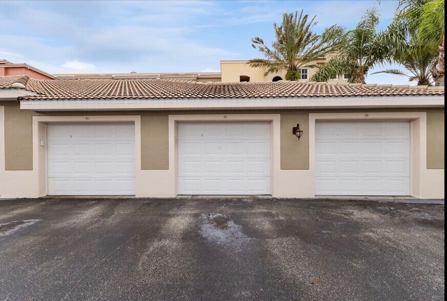 Building Photo - 424 Luna Bella Ln