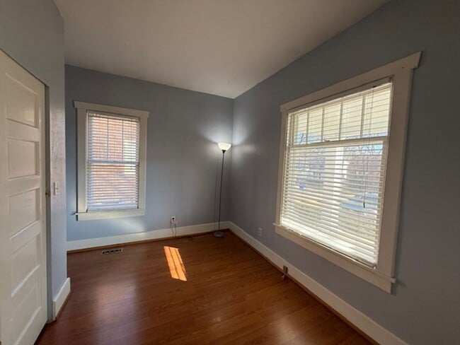 Building Photo - WEST END! 3 bed/ 2 bath