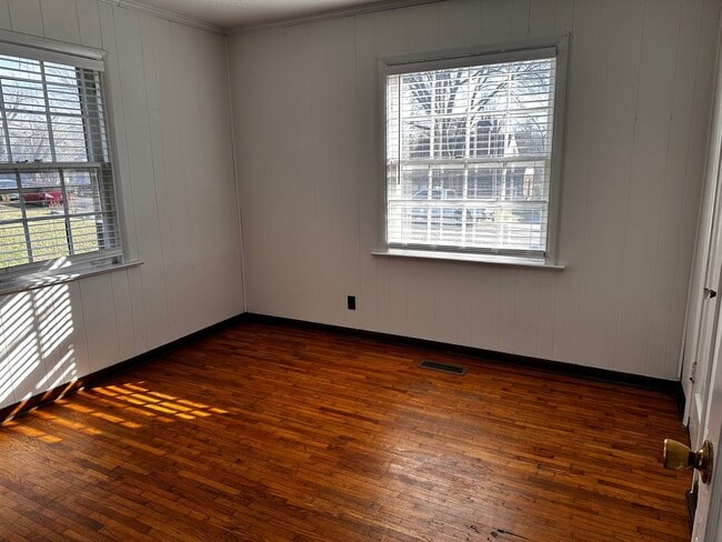 Building Photo - East Nashville, Walk to Riverside Village