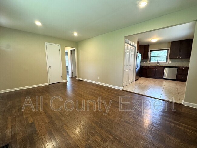 Building Photo - 916 Zion Cir