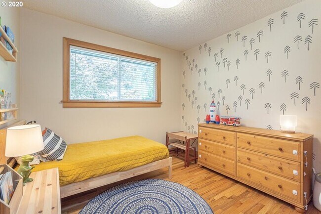Building Photo - Brightwood