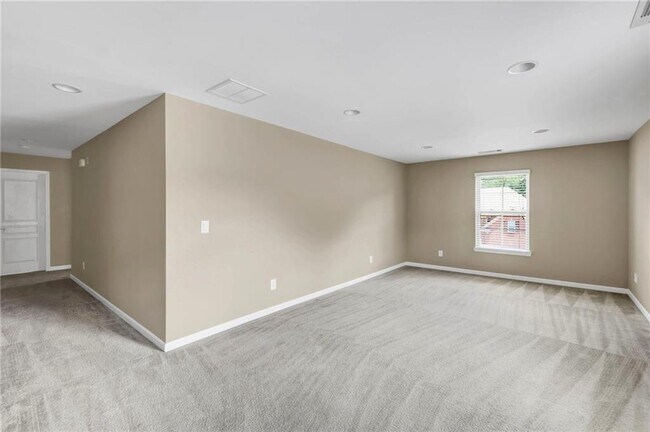 Building Photo - 5957 Stow Dr