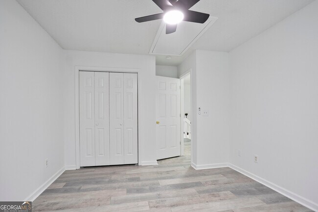 Building Photo - 6712 Lakewood Dr