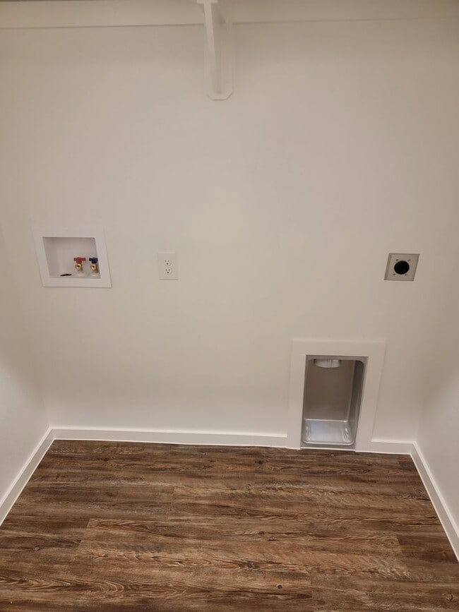 Building Photo - 2125 N Jayton Ave