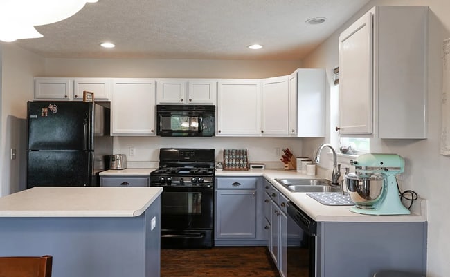 Building Photo - 3 Bed Home