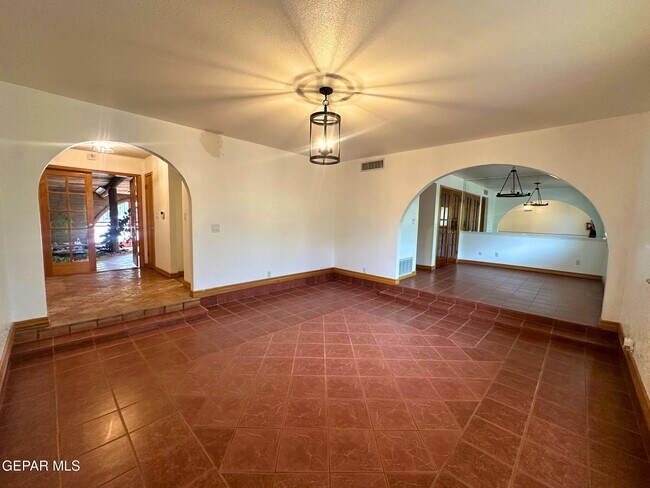 Building Photo - 1067 Villa Linda Way