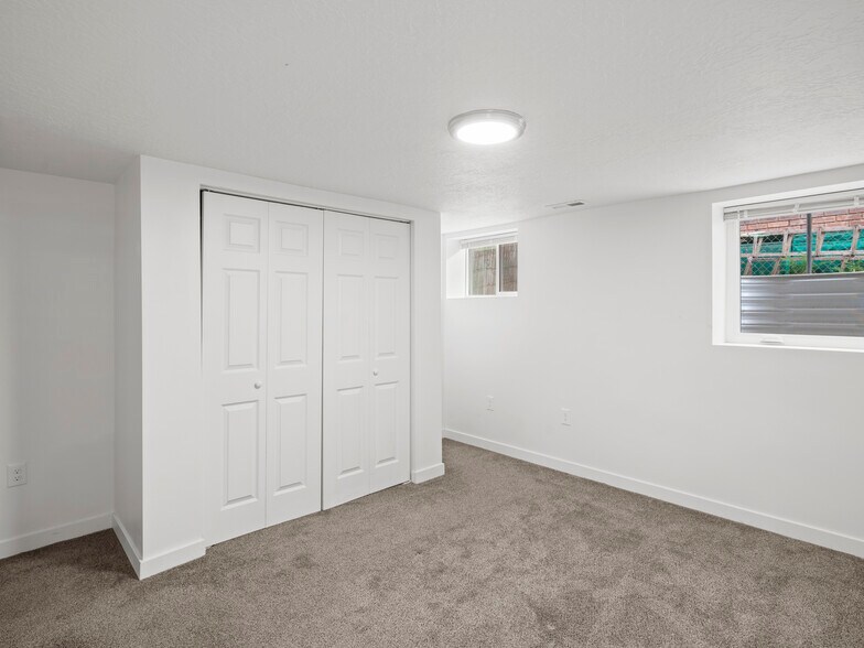 Building Photo - 915 E 1300 S