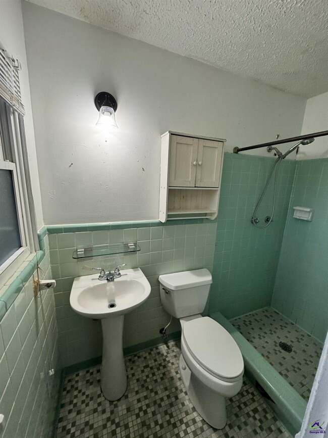 Building Photo - 501 Pinecrest Rd