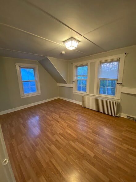 Building Photo - 331 King Philip St