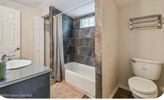 Building Photo - 1467 Guava Ave