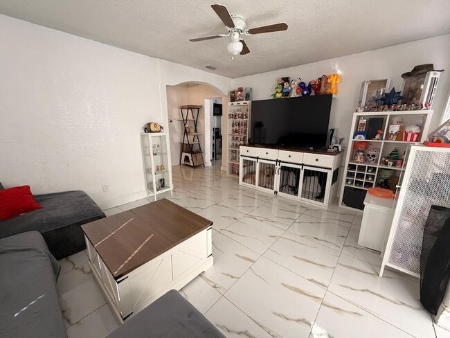 Building Photo - 1039 25th St