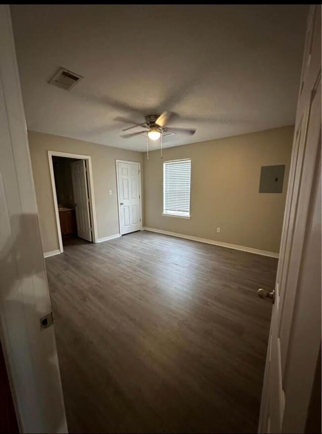 Building Photo - 15533 Quail Creek Cove