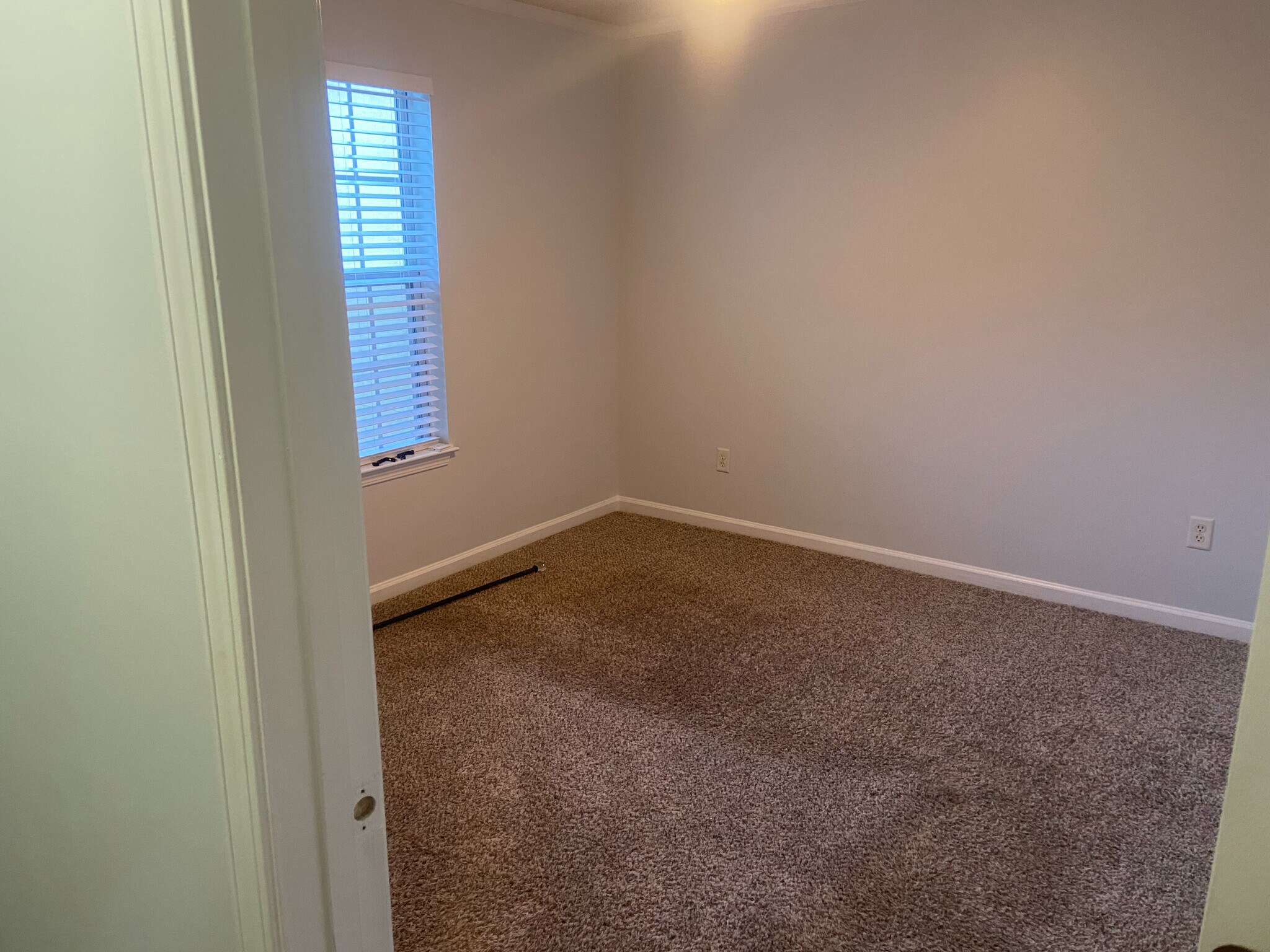 Building Photo - Room in Townhome on Waverly Hills Dr