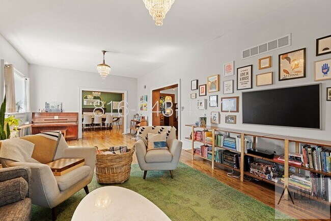 Building Photo - Indoor Pool! FULLY Furnished Short or Mid Term Rental