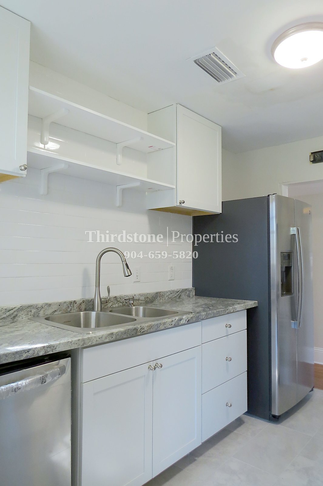 Building Photo - 4762 Colonial Ave