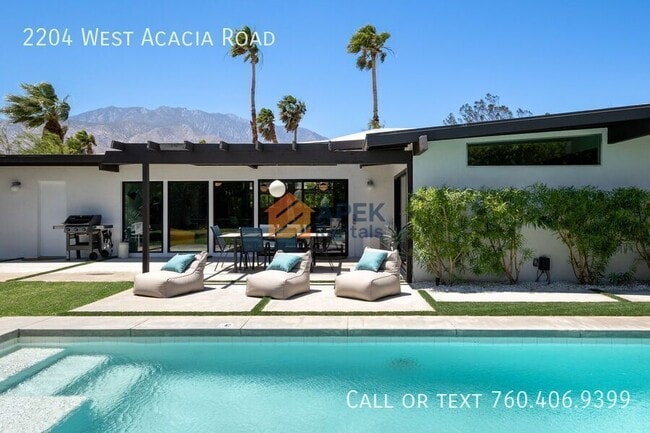 Building Photo - 2204 W Acacia Rd