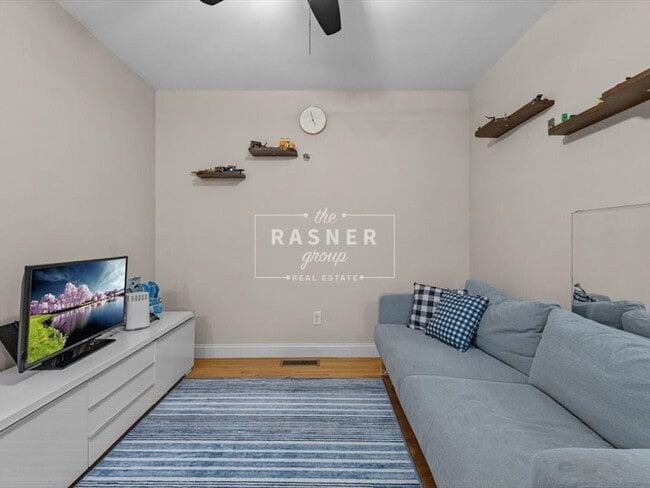 Building Photo - 17 Beacon St