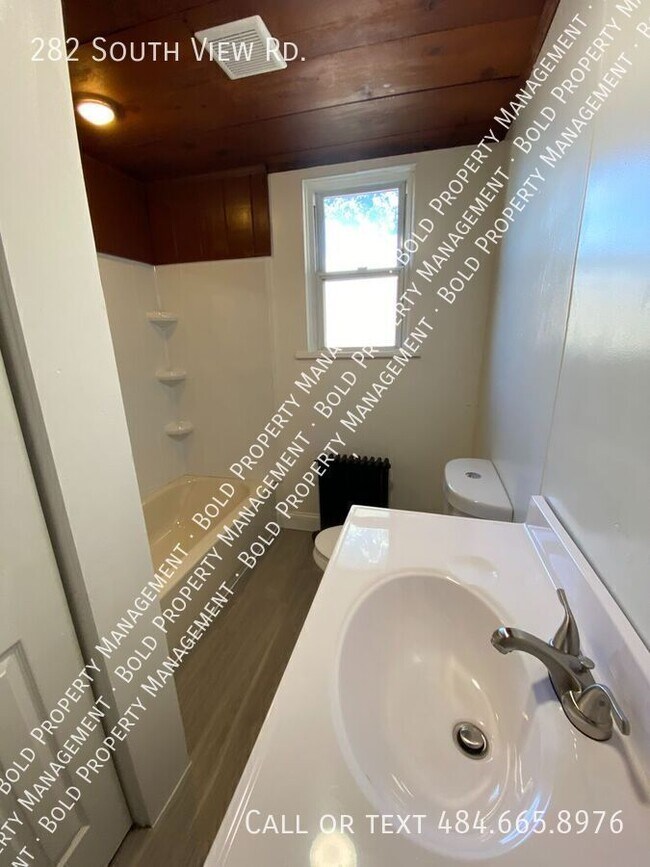 Building Photo - 282 S View Rd