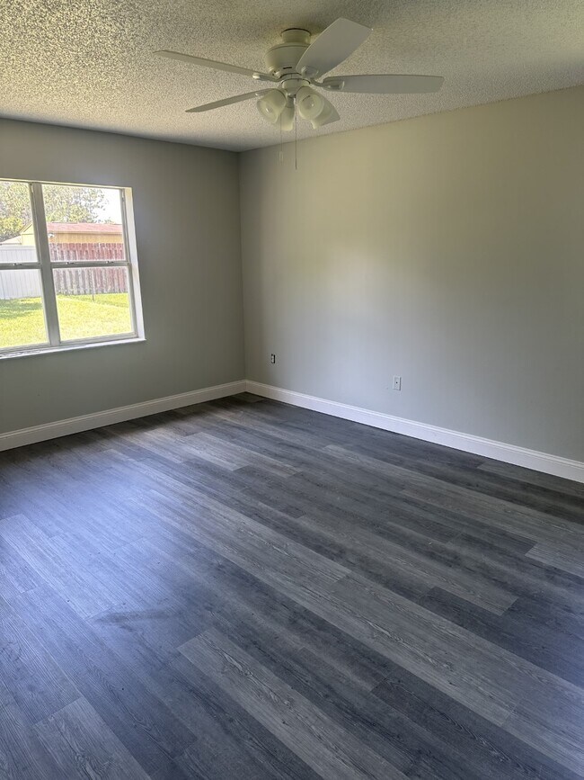 Building Photo - 100 Burroughs Dr