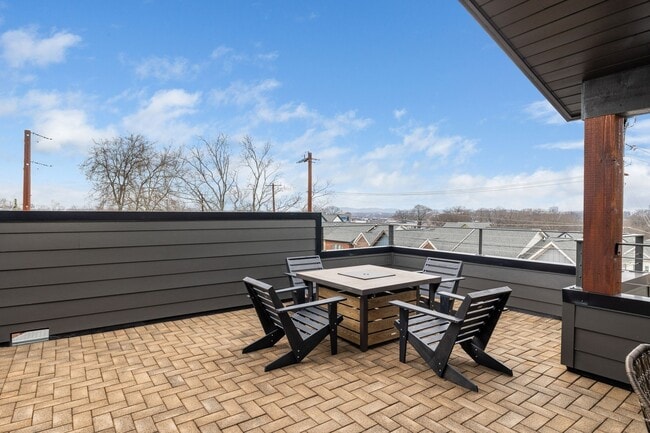 Building Photo - 601 S 9th St