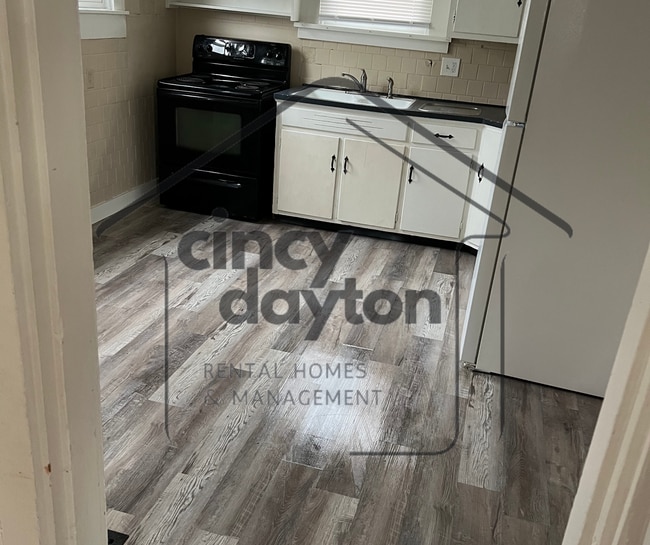 Building Photo - 110 N River St