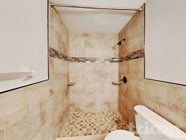Building Photo - 1115 Hardwood Dr