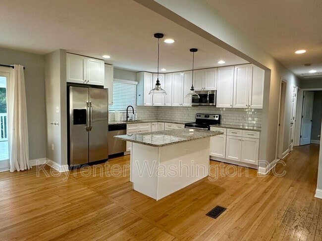 Building Photo - 311 Lourdes Dr