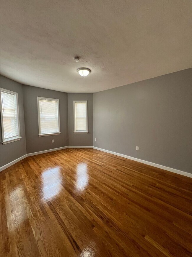 Building Photo - 5sal