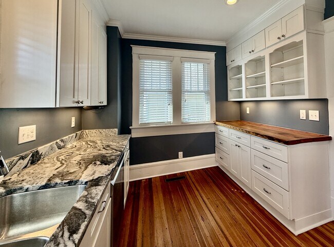 Building Photo - 107 W Geer St