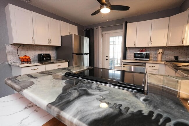 Building Photo - 742 Granada St