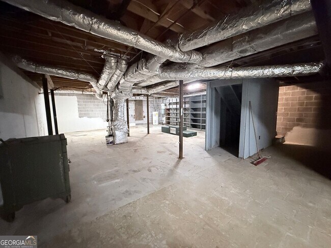 Building Photo - 1514 Humphries Rd NW