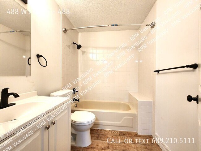 Building Photo - 488 W Par St