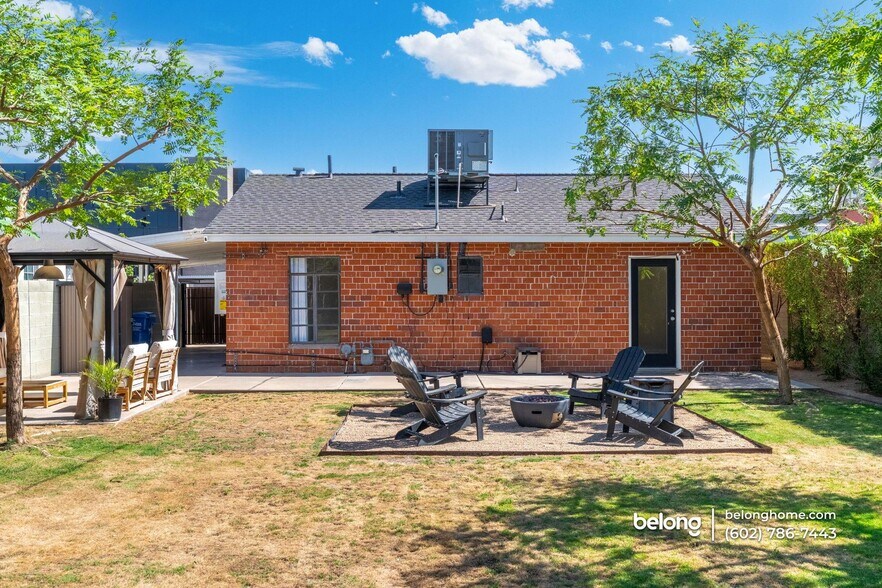 Building Photo - 1136 E Almeria Rd