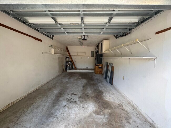 Building Photo - 6111 SW 31st St
