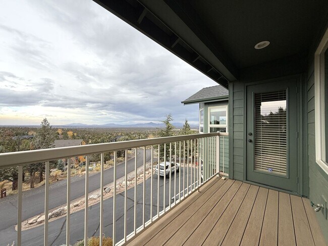 Building Photo - WINTER SPECIAL DISCOUNTED $500 PER MONTH F...