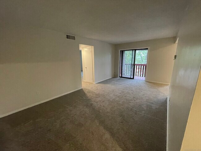 Building Photo - 25 Woodsedge Dr