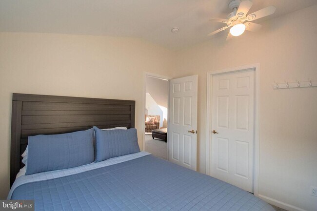 Building Photo - 100 Sheridan Square