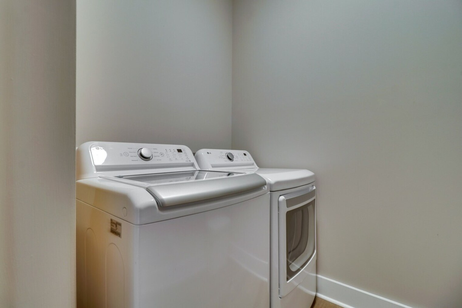 Building Photo - 5034 Burnley Rd