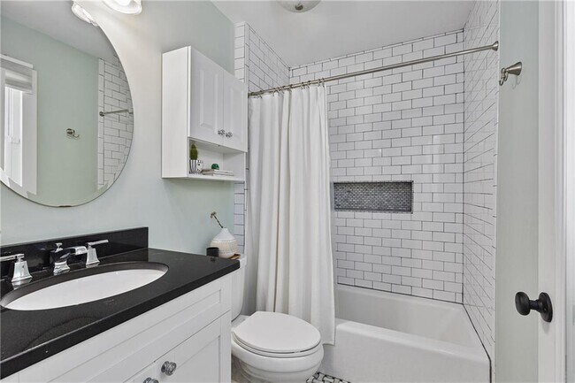 Building Photo - 481 Hill St SE