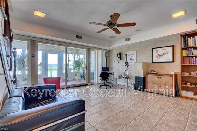 Building Photo - 108 Commerce St