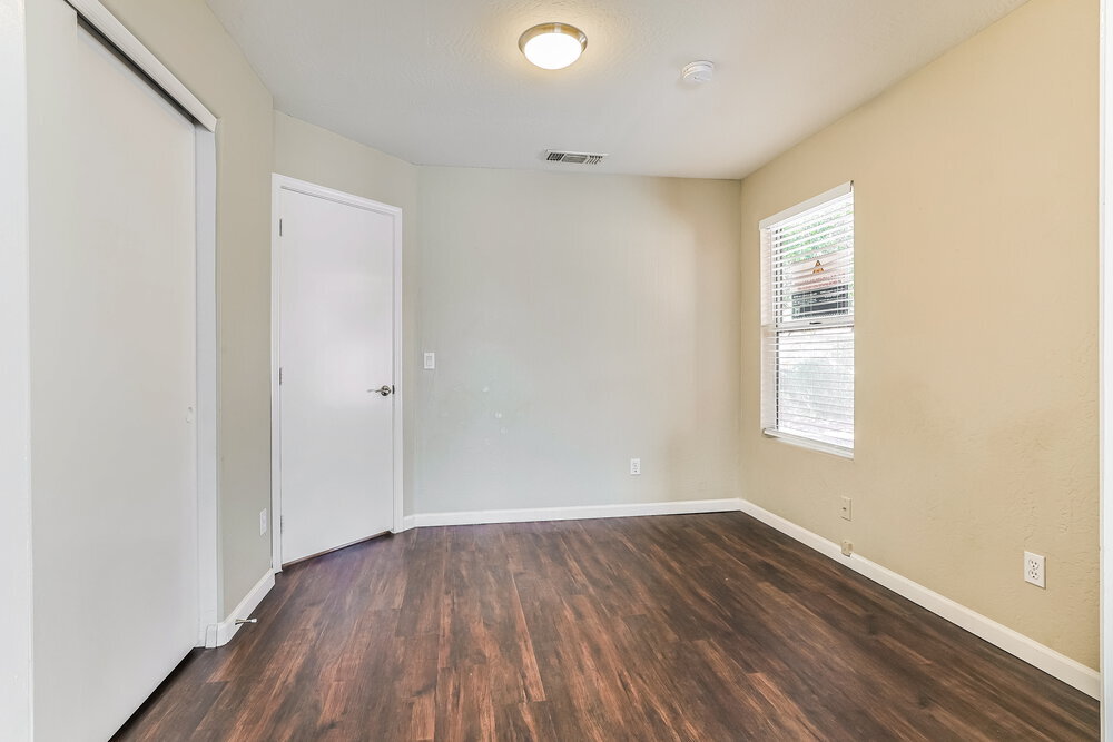 Building Photo - 1247 E Cindy St