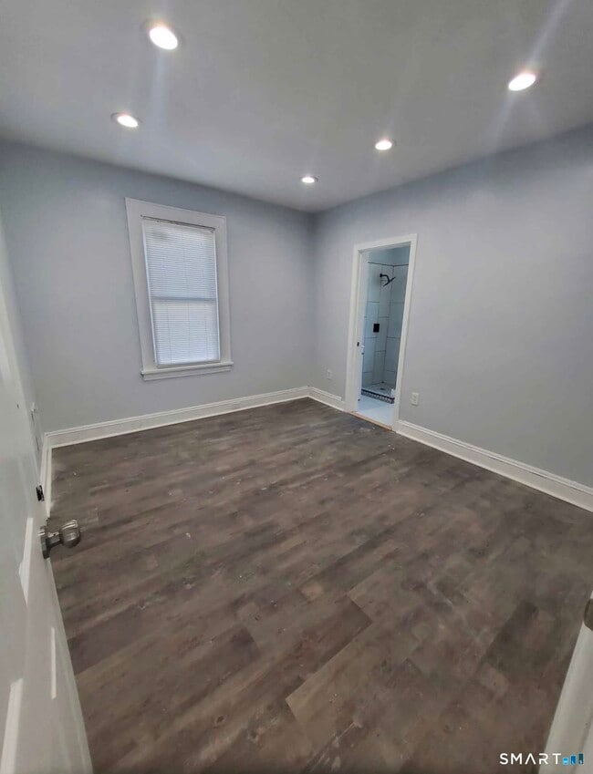 Building Photo - 100 Horace St