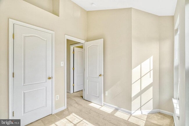 Building Photo - 13051 Park Crescent Cir