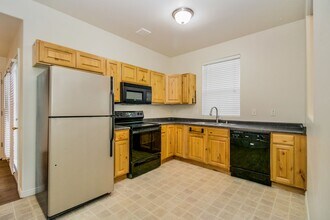 Building Photo - Coming Soon! 3 Bed/2.5 Bath in South Jordan