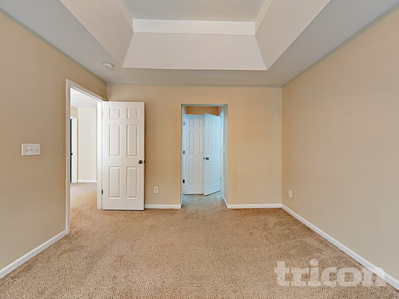 Building Photo - 5415 Kiev Dr