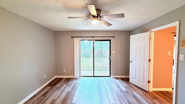 Building Photo - 7909 Richwood Dr