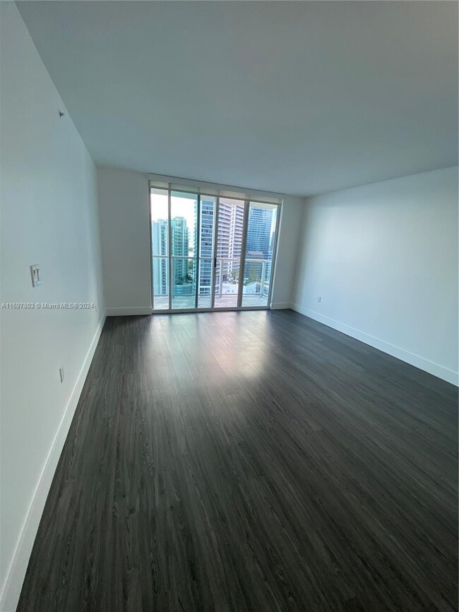 Building Photo - 1155 Brickell Bay Dr